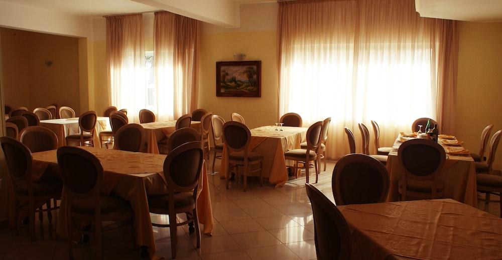 Club Hotel Kennedy Roccella Ionica Exterior foto