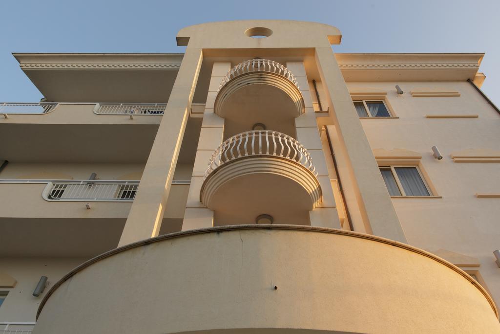 Club Hotel Kennedy Roccella Ionica Exterior foto