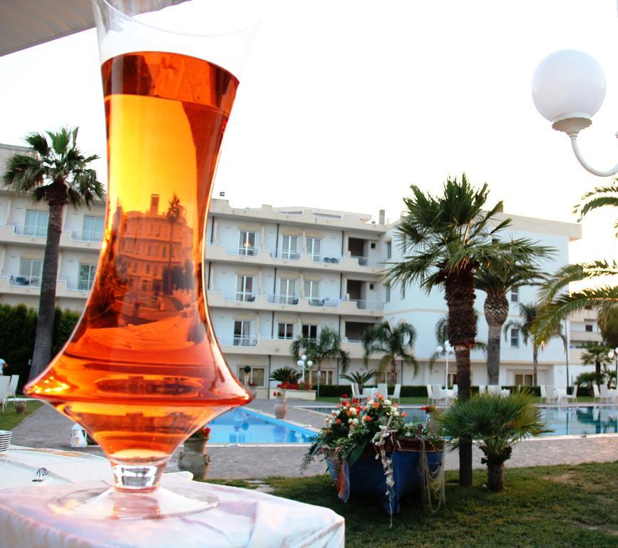 Club Hotel Kennedy Roccella Ionica Exterior foto